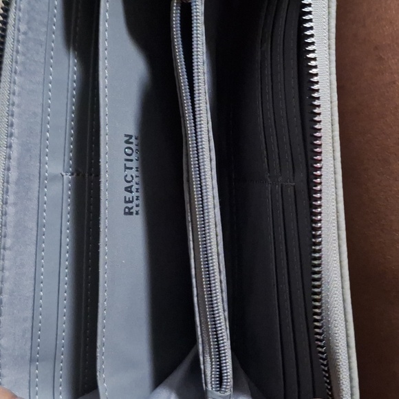 Purse - Picture 2 of 8